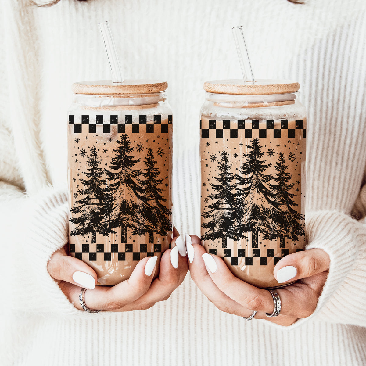 Christmas kitchen gift – 17oz glass tumbler with retro tree holiday design
Holiday coffee bar decor – retro Christmas tree glass cup for home or office
Christmas coffee drinkware – glass tumbler with bamboo lid for hot drinks